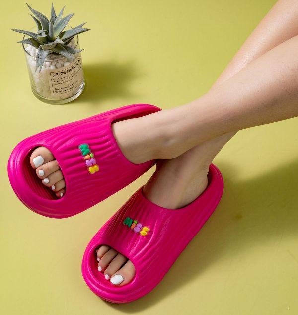 How to Choose the Perfect Crocs Shoes for Women to Style Outfits Like a Fashionista