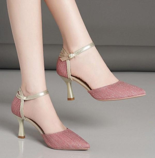 The Ultimate Guide to Footwear Fundamentals : How to Match Shoes with Every Outfit 