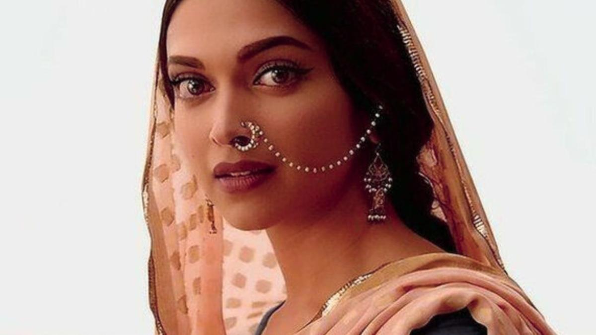 From Peshwai Nath to Nathuli : A Journey of Timeless Elegance in Indian Fashion
