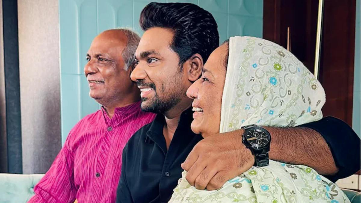 Zakir Khan : The Small-Town Dreamer Who Became India’s Comedy Giant